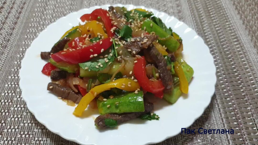 Веча корейский салат. Салат корейский с огурцами. Веча корейский салат. Ве-ча корейский салат. Салат острый с говядиной.
