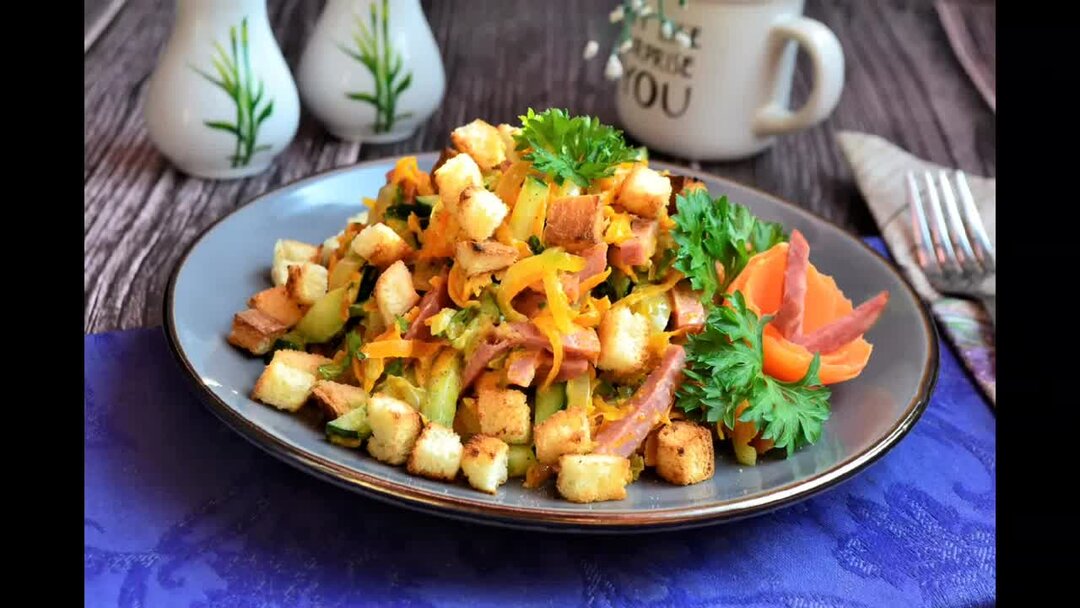 салат обжорка с копченой курицей. салат обжорка с говядиной. обжорка с копченой. обжорка с копченой. салат обжорка классический с курицей.