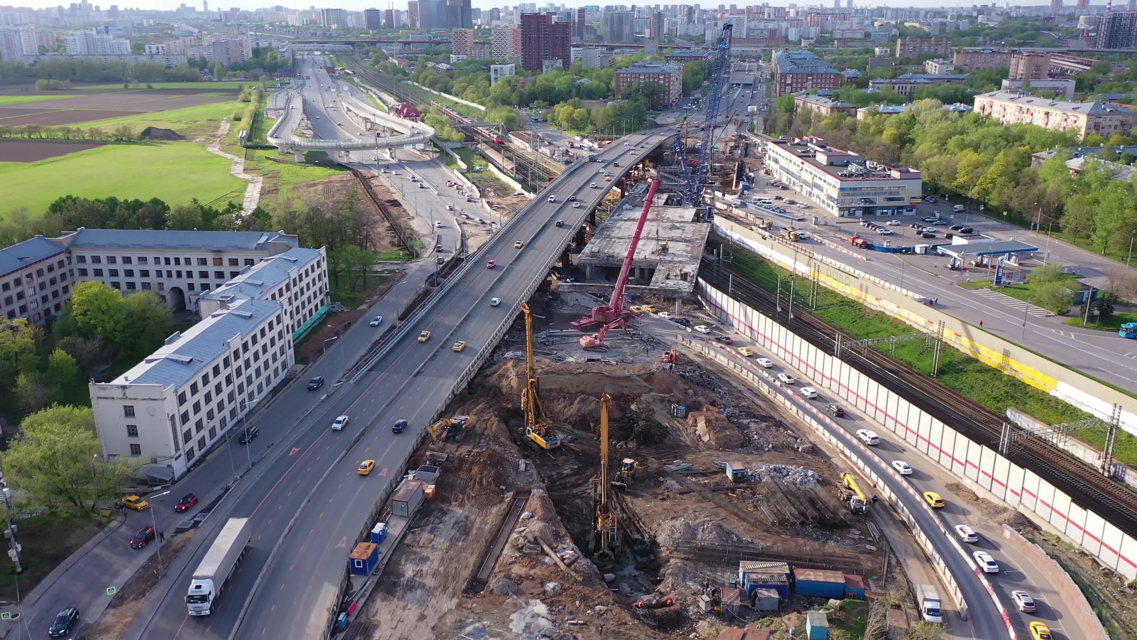 Новое дмитровского шоссе. Москва Дмитровское шоссе путепровод. Тимирязевский район Дмитровское шоссе. Эстакада в Южном Бутово. Железнодорожный путепровод Димитровское шоссе.