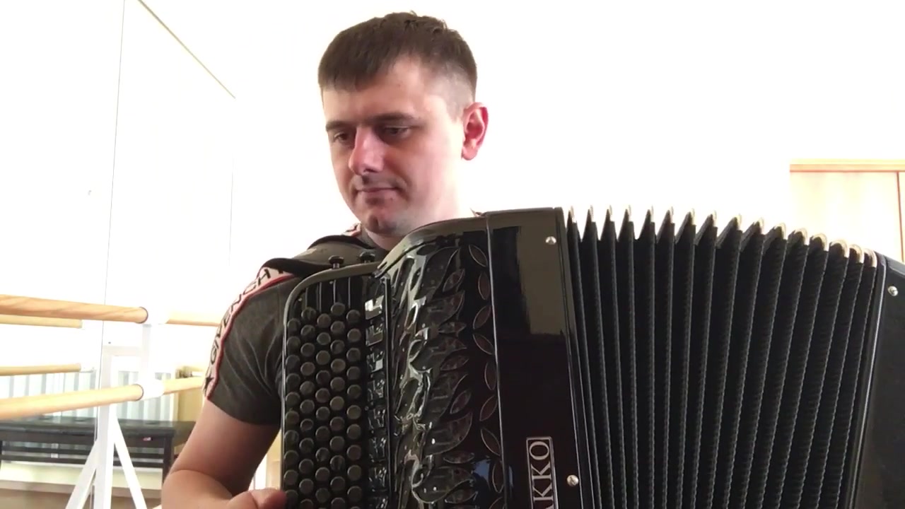 виртуозно исполненный раскатистый