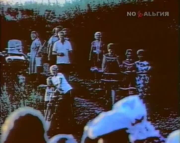 Песни знакомые с детства. Детство текст. С детства знакомая песнь бесконечная солнце горячее. Песни знакомые с детства. Песни знакомые с детства.