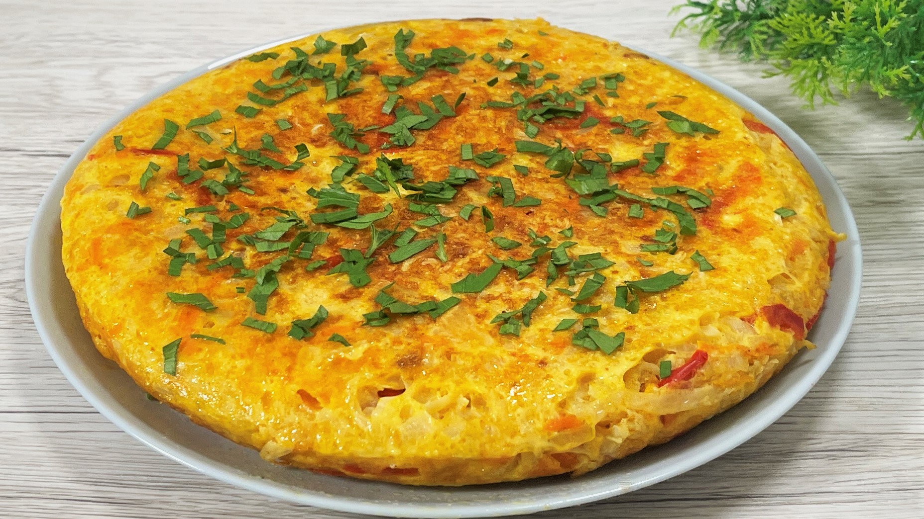 Яичница с капустой белокочанной на сковороде