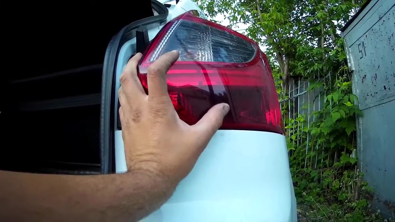 снятие фары задней фокус 3. уплотнитель задней фары форд фокус 3. задний фонарь форд фокус 3 универсал. лампа стоп сигнала фокус 3 хэтчбек. форд фокус 3 седан снятие фары заднего.