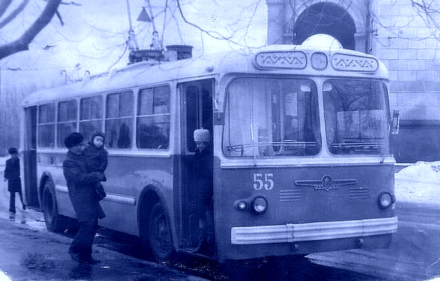 Я в синий троллейбус сажусь на ходу. Последний троллейбус окуджава. московский троллейбус окуджава.
