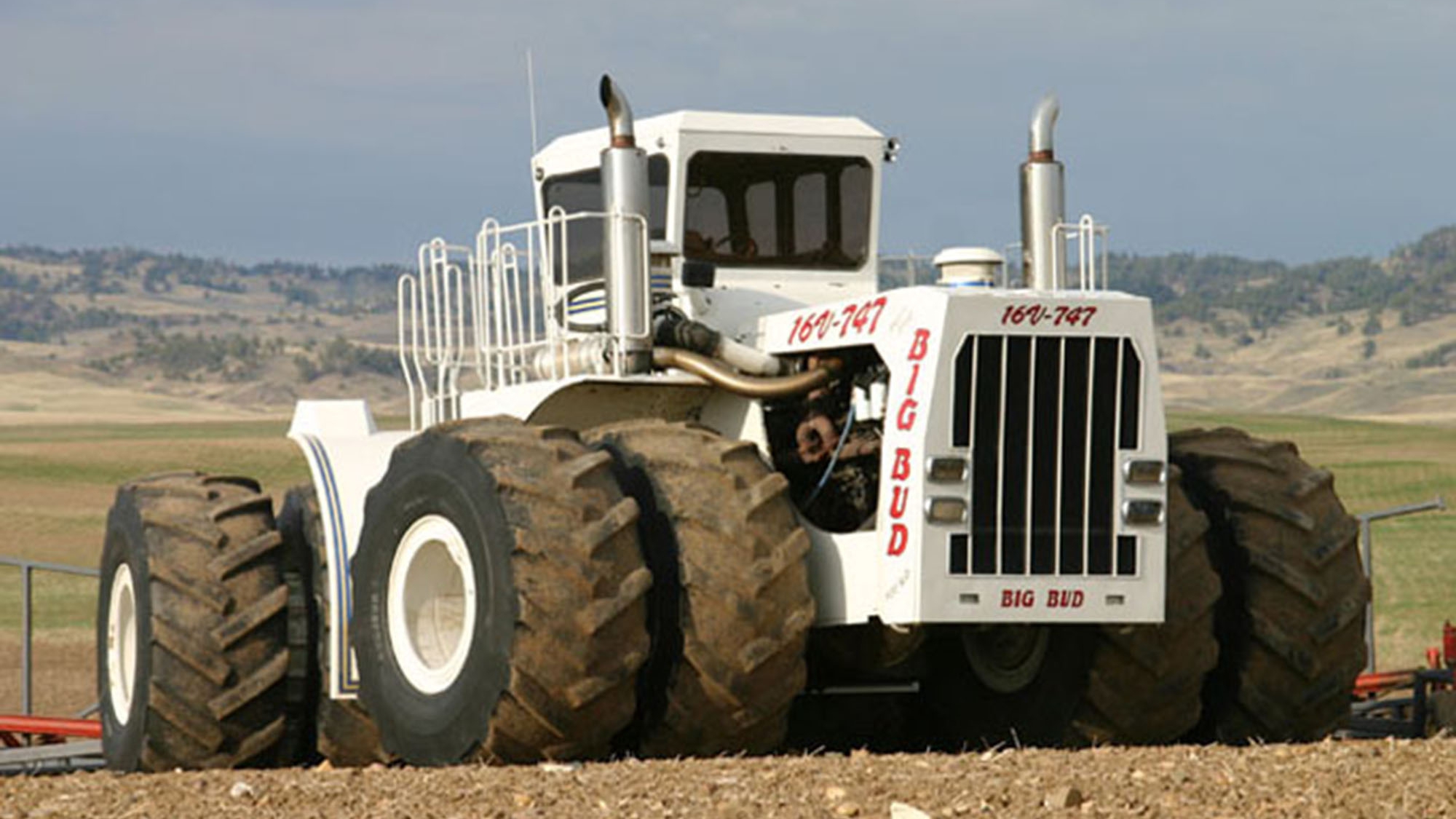 Трактор big Bud