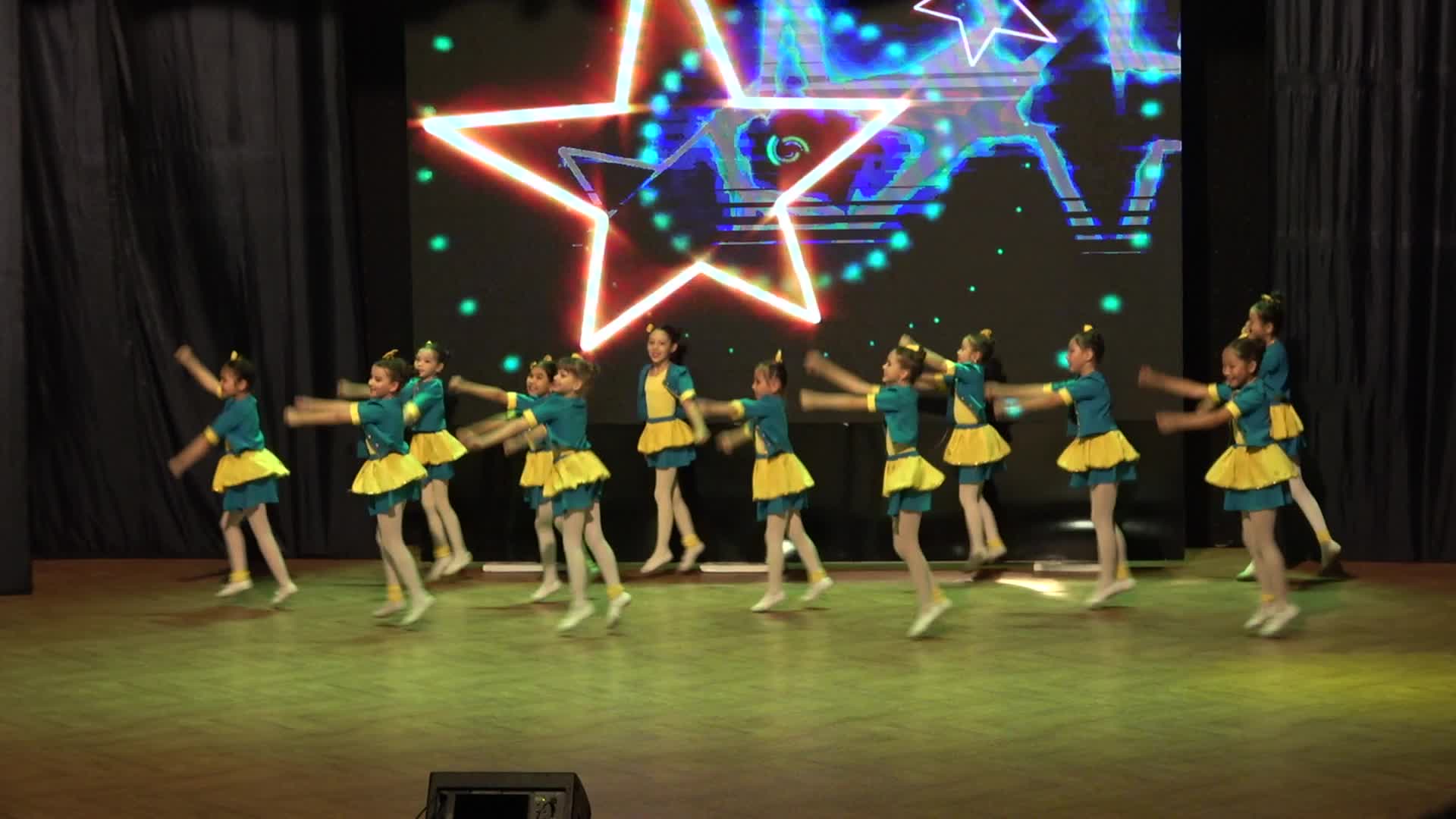 хор великан бим бом. группа бим бом состав. ирина фокина бим бом. слова песни бом бири бом великан детский хор. детский хор великан день рождения.