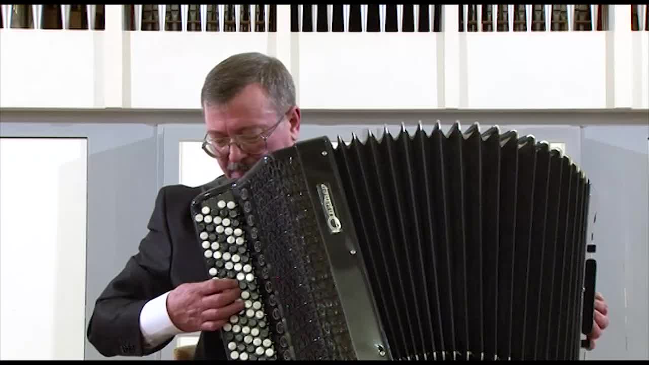 Мирослав маркс аккордеон. Миноры на аккордеоне. Аккордеон минор. Аккорды ля минор на баяне. Баян виктора бондаренко.