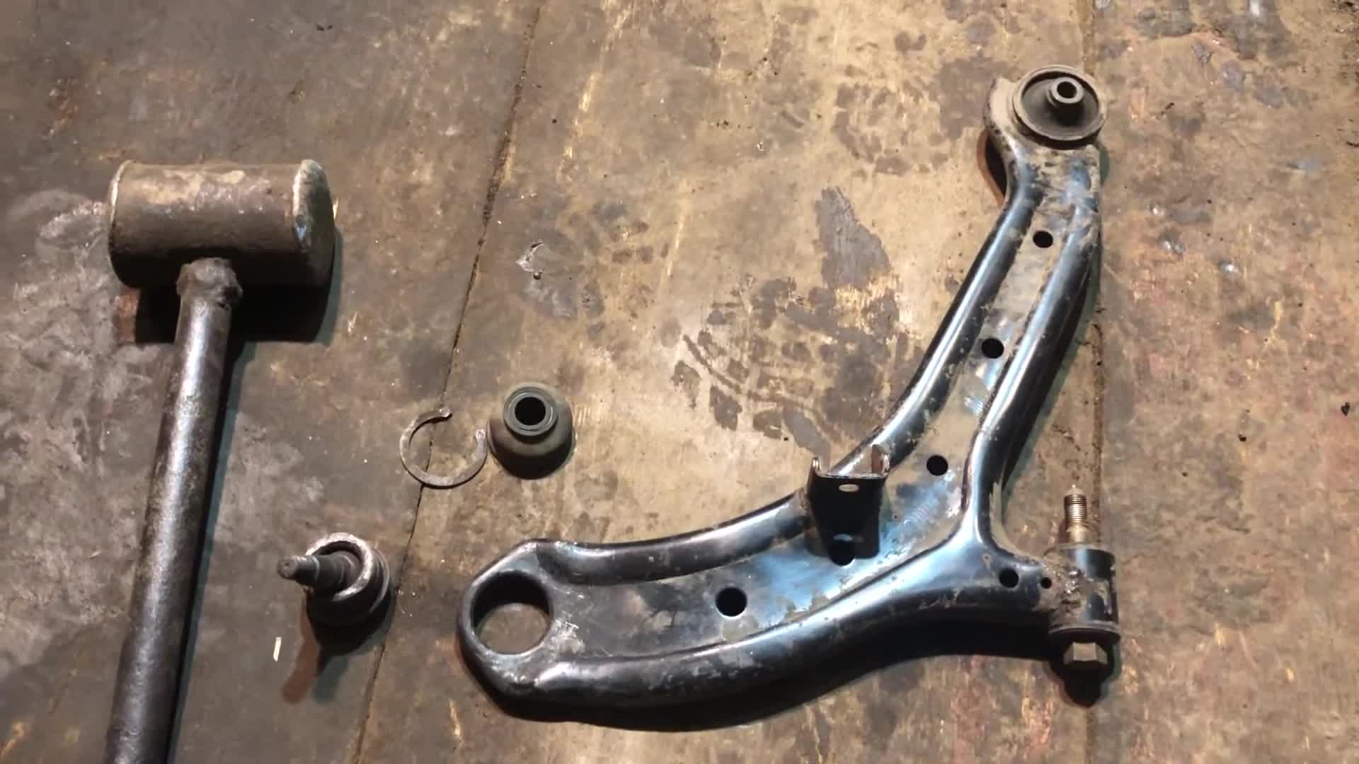 замена переднего рычага форд фокус 2. снятие переднего рычага. гайка оси нижнего рычага ваз 2107. болты переднего подрамника форд фокус 2. сайлентблоки верхних поперечных рычаг форд фокус 2.