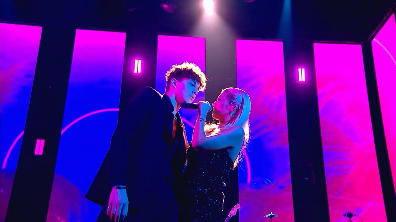 танцы елка муз тв 2023. дима билан 2004. танцы ёлка муз тв 2017. муз тв 2023 год концерты. елка муз тв 2023.