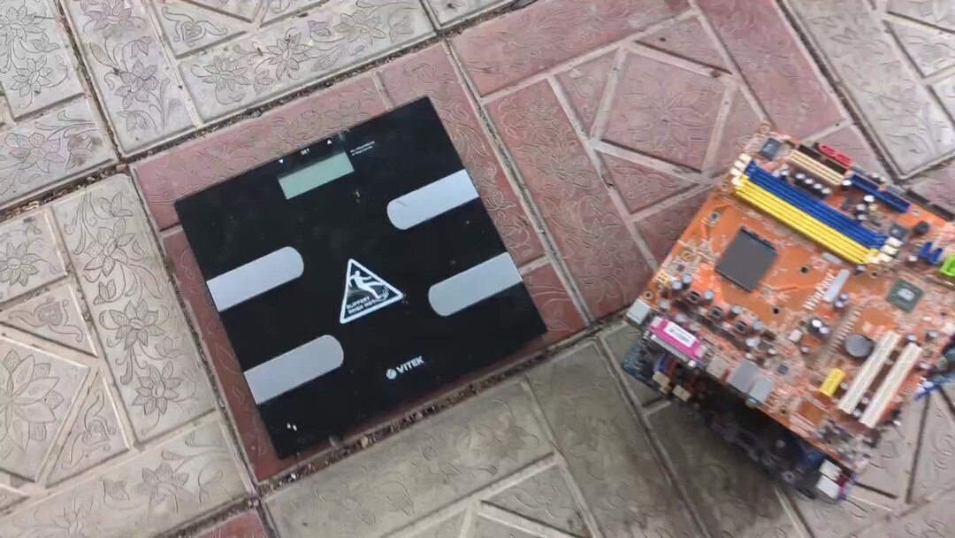 Сколько можно заработать денег, если сдать 1 кг материнских плат от ...