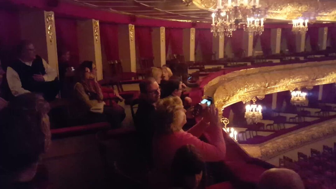 Ложа в зрительном зале. Ложа в зрительном зале. Императорская ложа в большом театре. Ложа в зрительном зале. Ложа в зрительном зале.