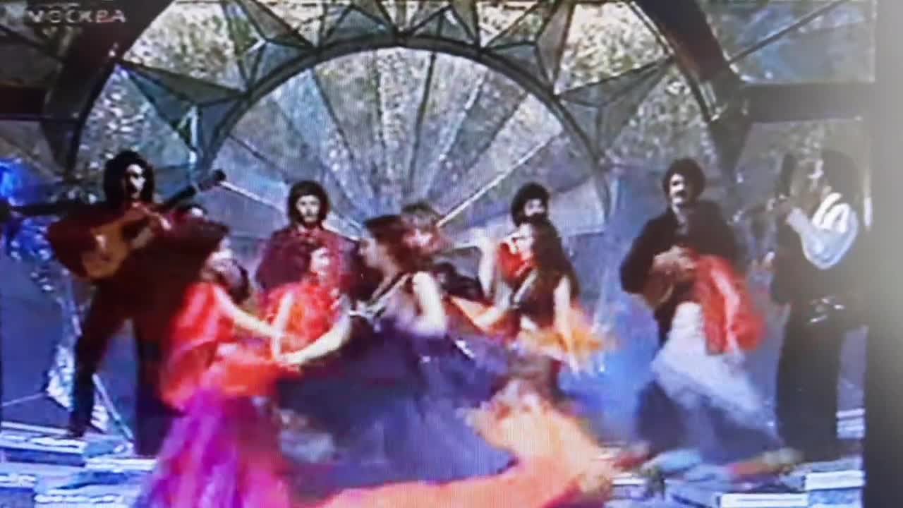 пугачева цыганский хор. цыганский хор алла пугачёва. -алла-пугачёва-песню-скачать-цыганский-хор. пугачева цыганский хор. новогодний голубой огонёк 1982-1983 на лордфильм.