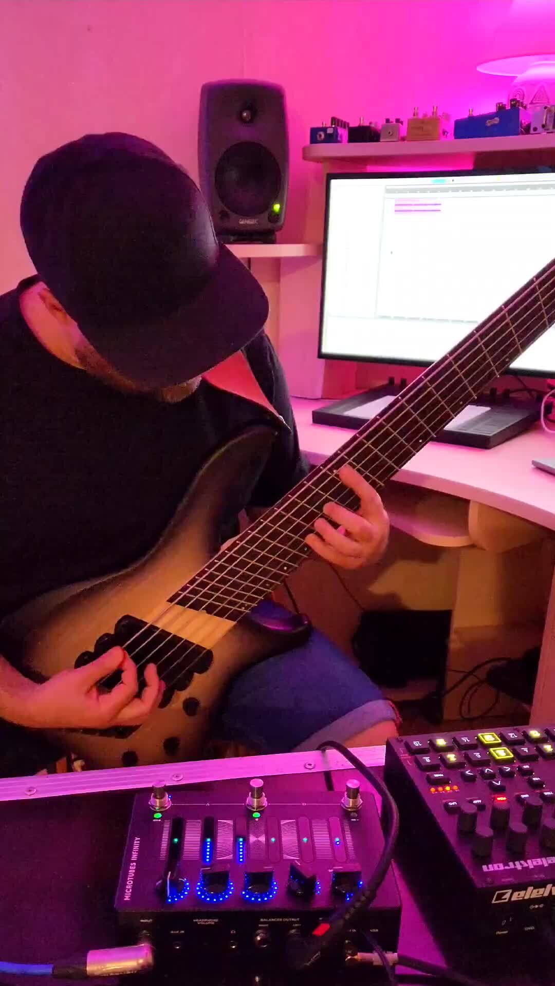 Real Bassist | Darkglass Microtubes Infinity это крутейшая DUBSTEP МАШИНА,  если использовать MIDI CC команды #dingwall #Darkglass | Дзен