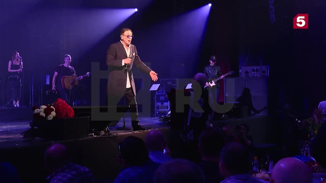 выступление на сцене. григорий лепс. концерт лепса. концерт лепса на донбассе. концерт лепса 7 января 2024 года.