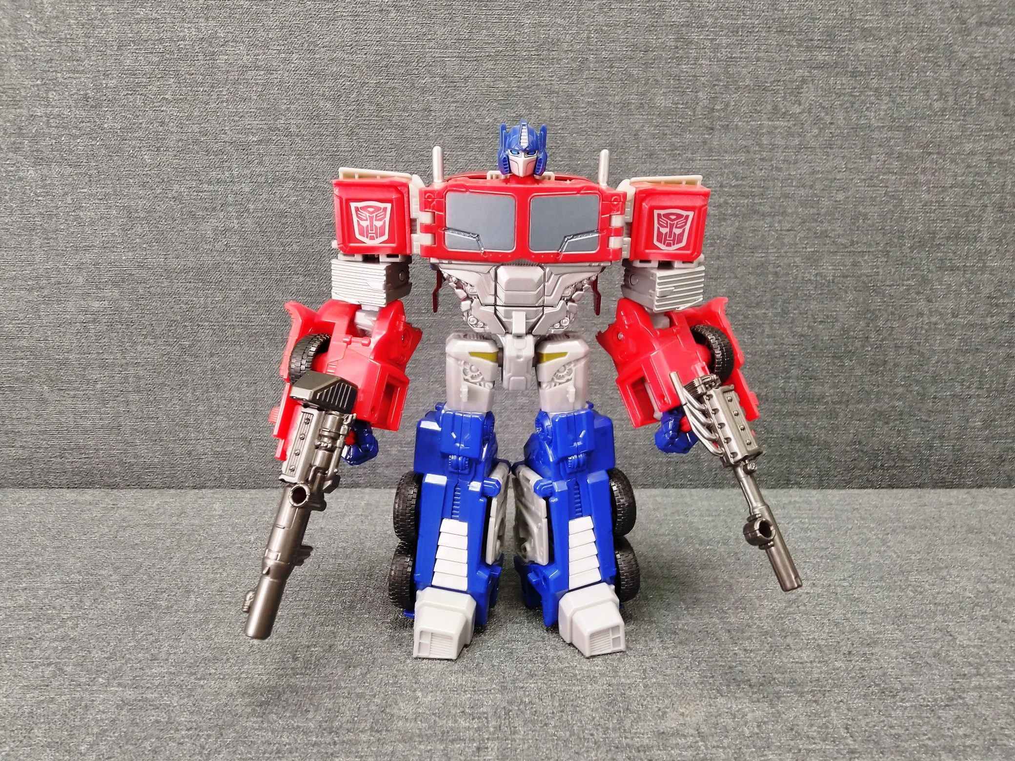 Обзор трансформеров. Optimus Prime - Voyager class - Studio Series - SS-5.. Музей трансформеров. Сборная модель трансформеры. Оптимус Прайм машина Старая модель.