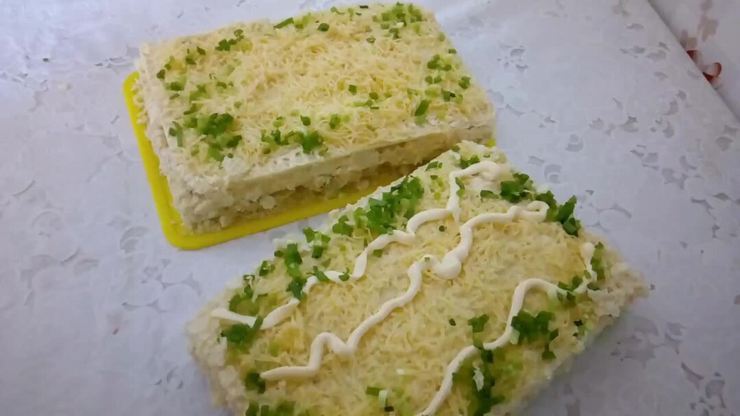 закуска из вафельных коржей. вафельный торт с курицей. салат с вафельными коржами. вафельный торт с курицей. закусочный вафельный торт.