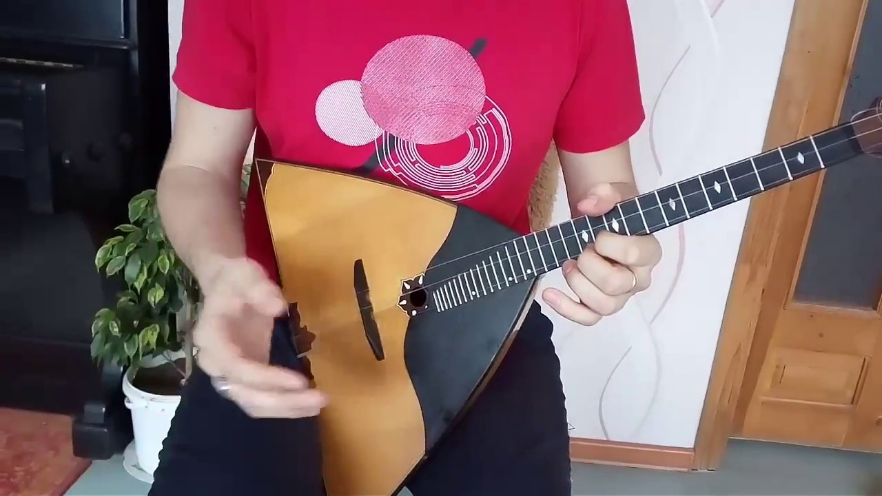Как сыграть на балалайке. Игра на балалайке. Нечепоренко школа игры на балалайке. Уроки на балалайке.