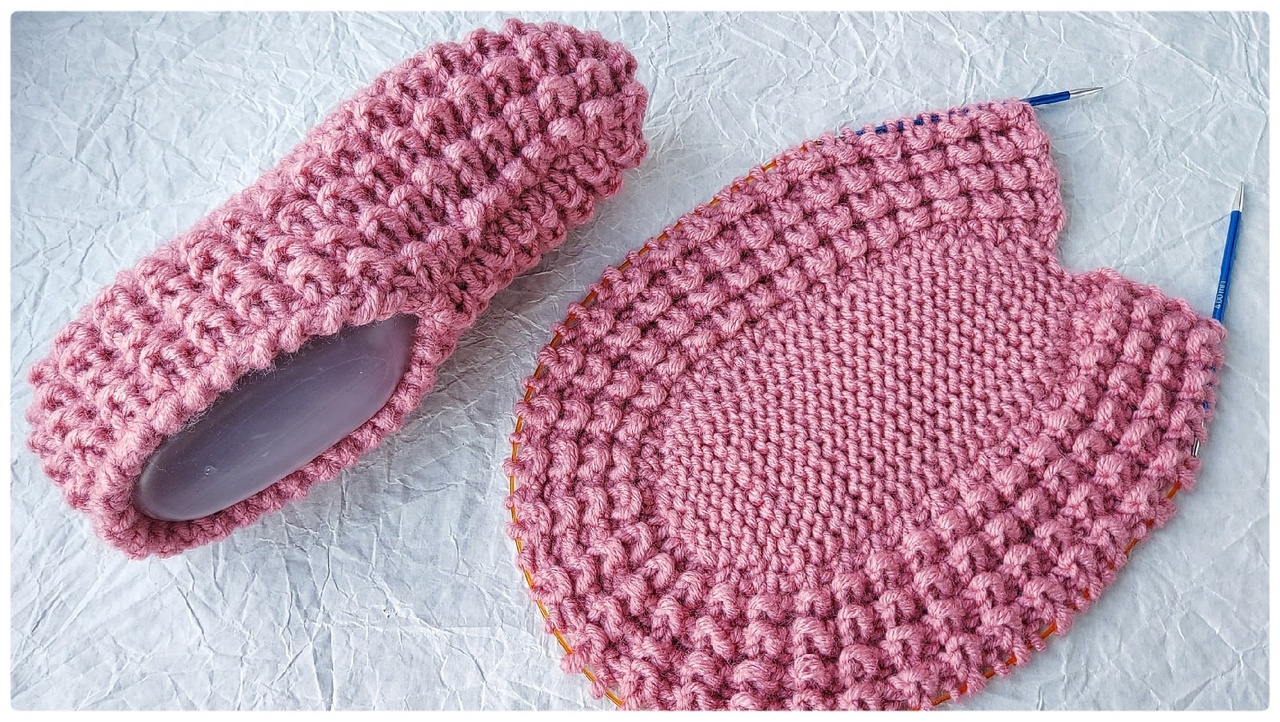 марина курцова вязание спицы тапочки. следки на двух марина курцова домашние. марина курцова вязание следков. марина курцова следки носочки. тапочки-следочки мк.