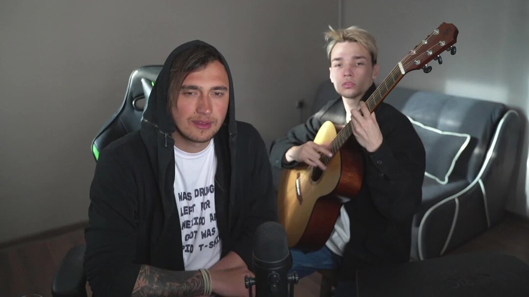 реакция девушек. паша гитарист пранк. гитарист ярик бро чат рулетка. малыш гитарист в чат. ярик бро малыш гитарист.