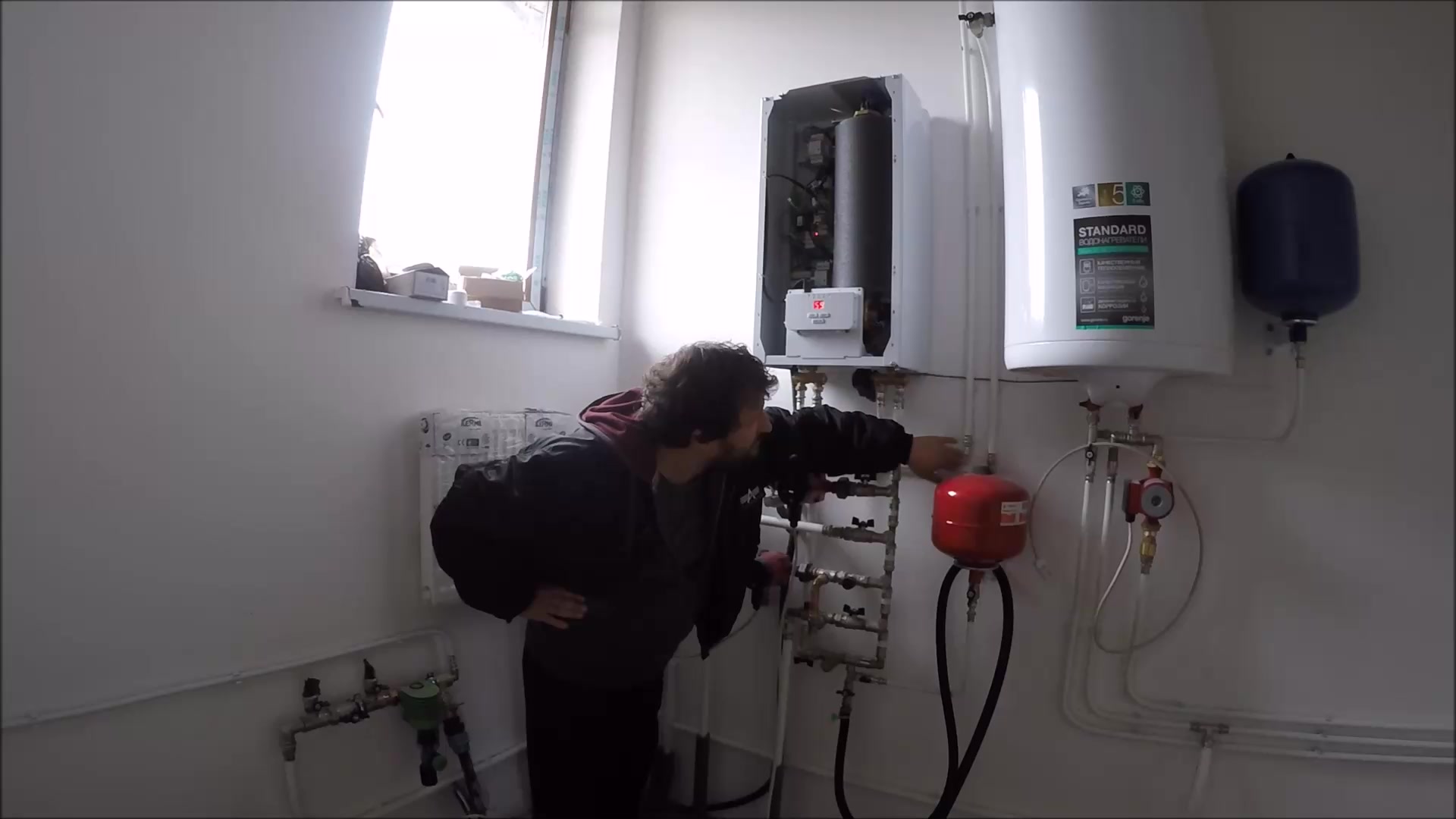 Тепло вода сайт. Тепло вода. Видео как заполнить систему отопления. Заполнение системы отопления погружным насосом.