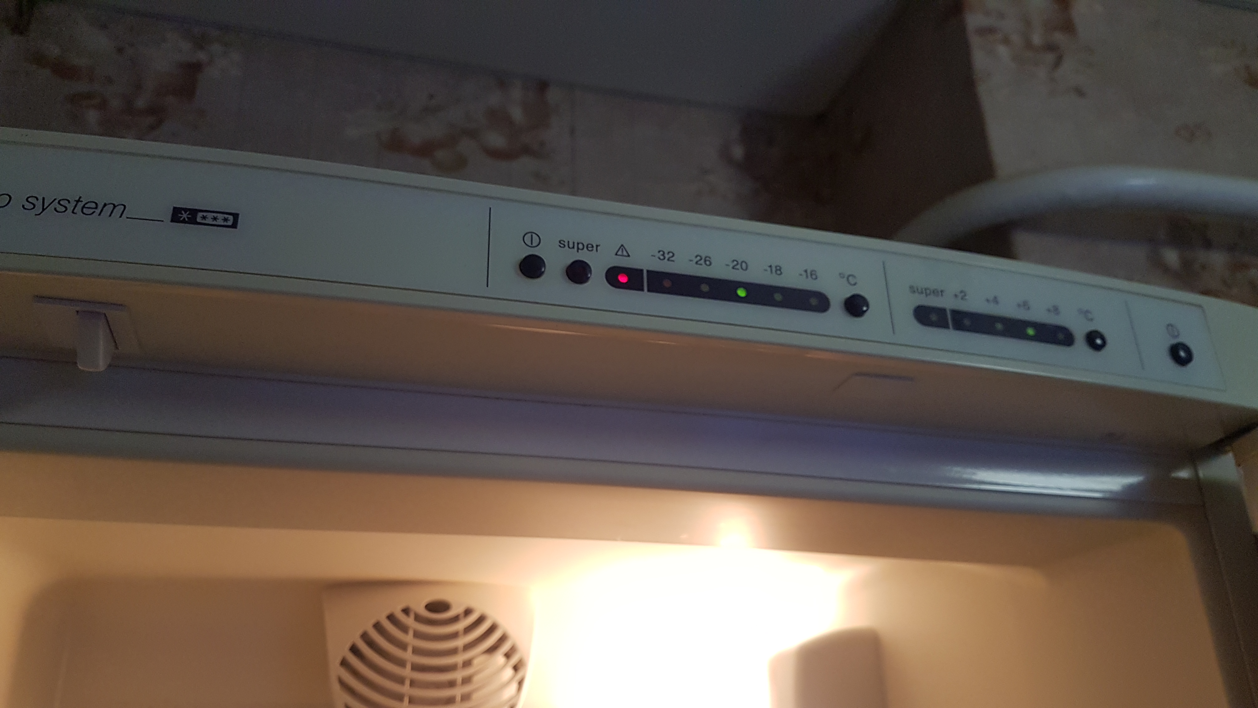 неисправный компрессор холодильника. не работает камера холодильника bosch. холодильник стинол сзади. не работает камера холодильника bosch. плата управления холодильника bosch kgs39z25.