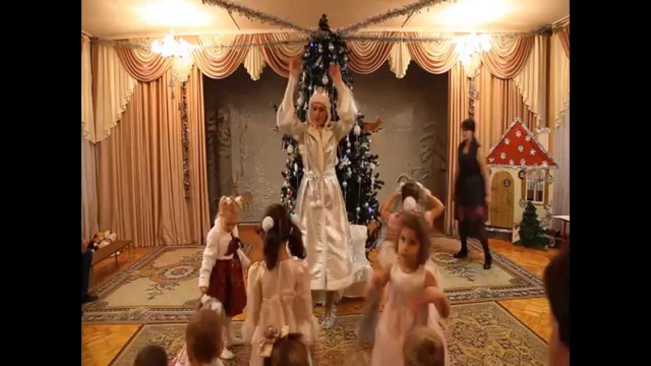 Малышка танцует. Малышки танцуют песня. Малышки танцуют песня. Малышки танцуют песня. Малышки танцуют песня.