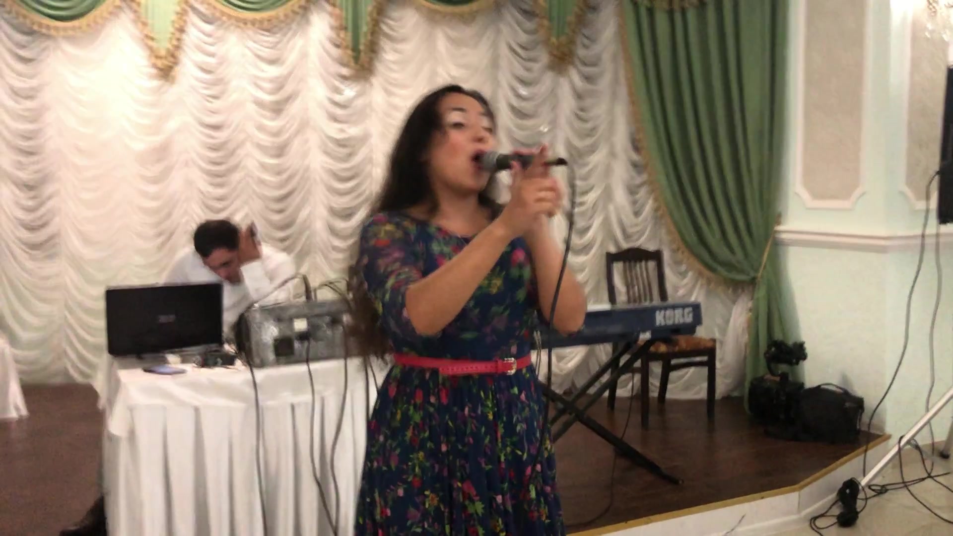 голос цыганская. красиво поёт цыганка. цыганские таланты. песня поет цыганка. песня поет цыганка.