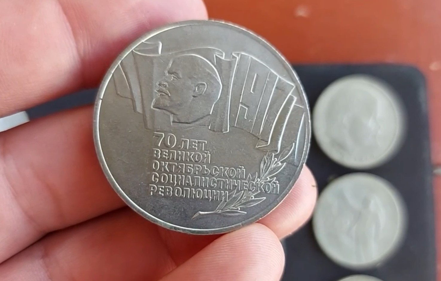 Сколько сейчас стоят рубли ссср. Юбилейные монеты. Юбилейные рубли СССР. Монета 50000 рублей. Чеканка памятных монет.