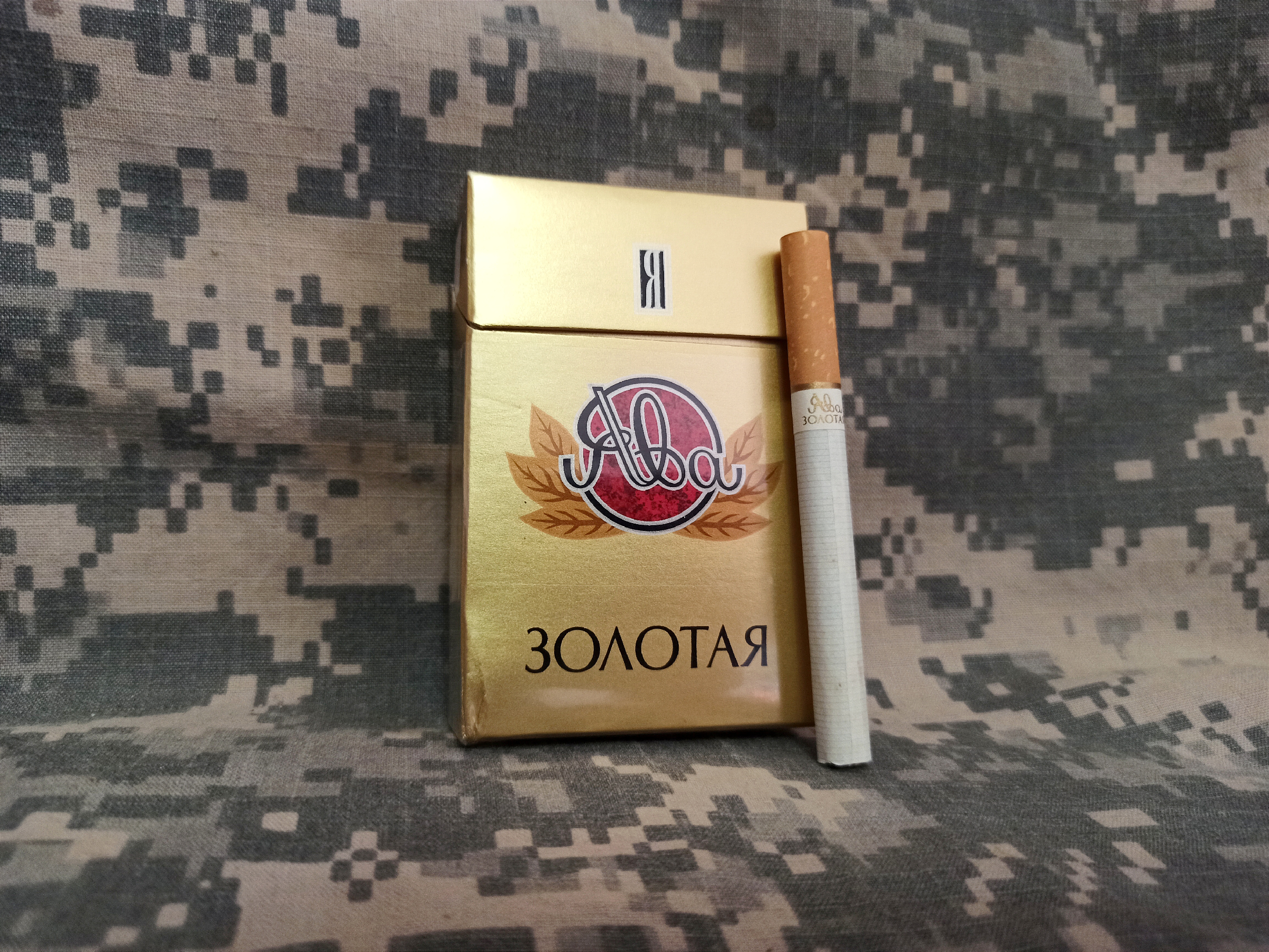 Ява 100 спутник. Ява Золотая 100. Ява 100 Золотая классическая. Сигареты Ява 100. Сигареты Ява Золотая 100.
