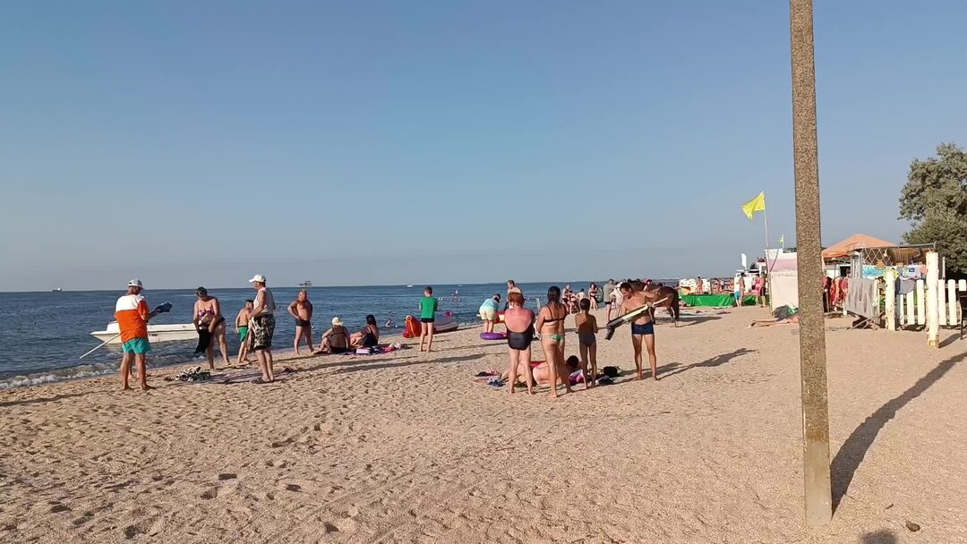 Голубицкая море в июне. Пляж. Солнечный пляж Голубицкая. Голубицкая Маяк пляж. Пляж 2023.