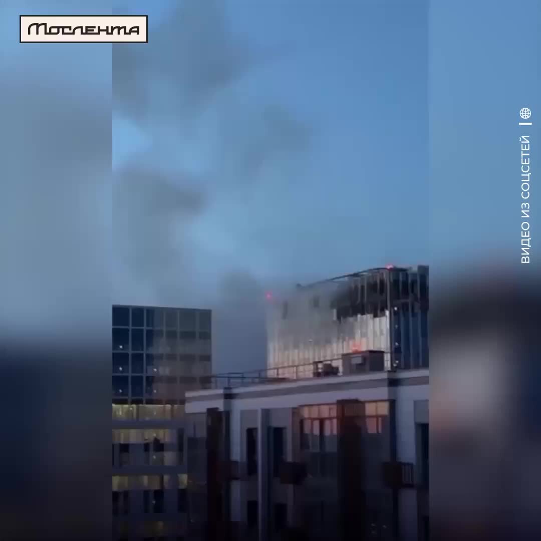 В брянске беспилотник повредил вокзал. Украинский беспилотник. Атака беспилотников на москва сити. Подорванное здание. Атака беспилотников на москва сити.