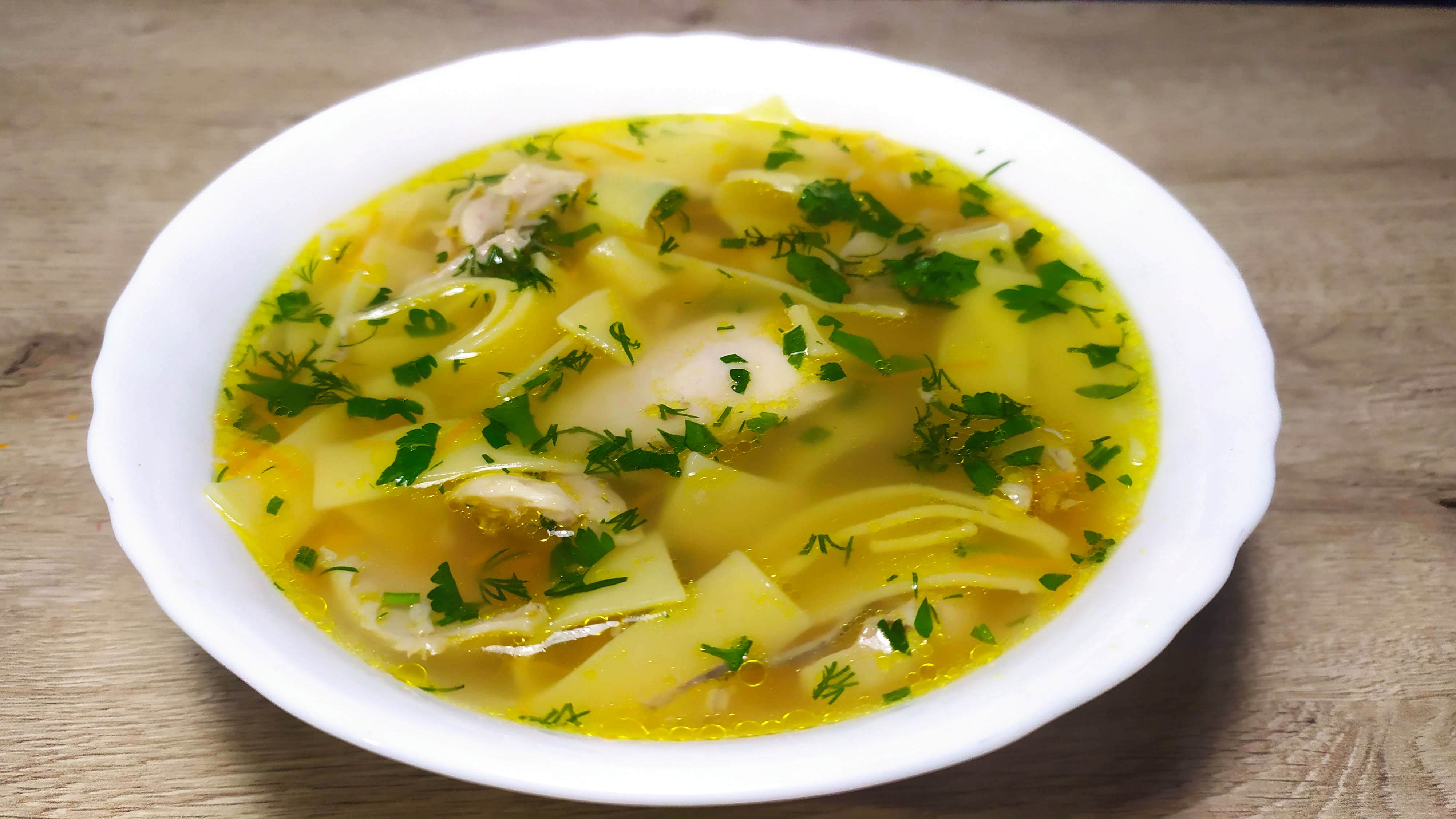 куриная лапша. лапша домашняя для куриного супа яичная. куриный суп с лагманной лапшой. куриный суп с лапшой. лапша домашняя для куриного супа яичная.