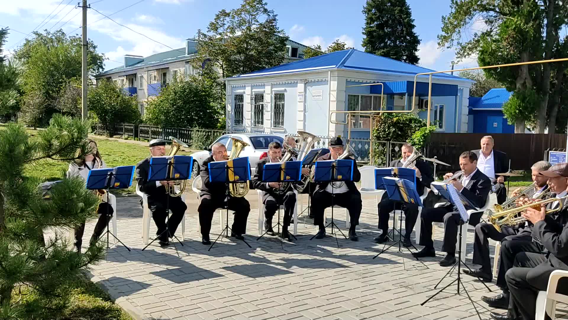 оркестр во дворце