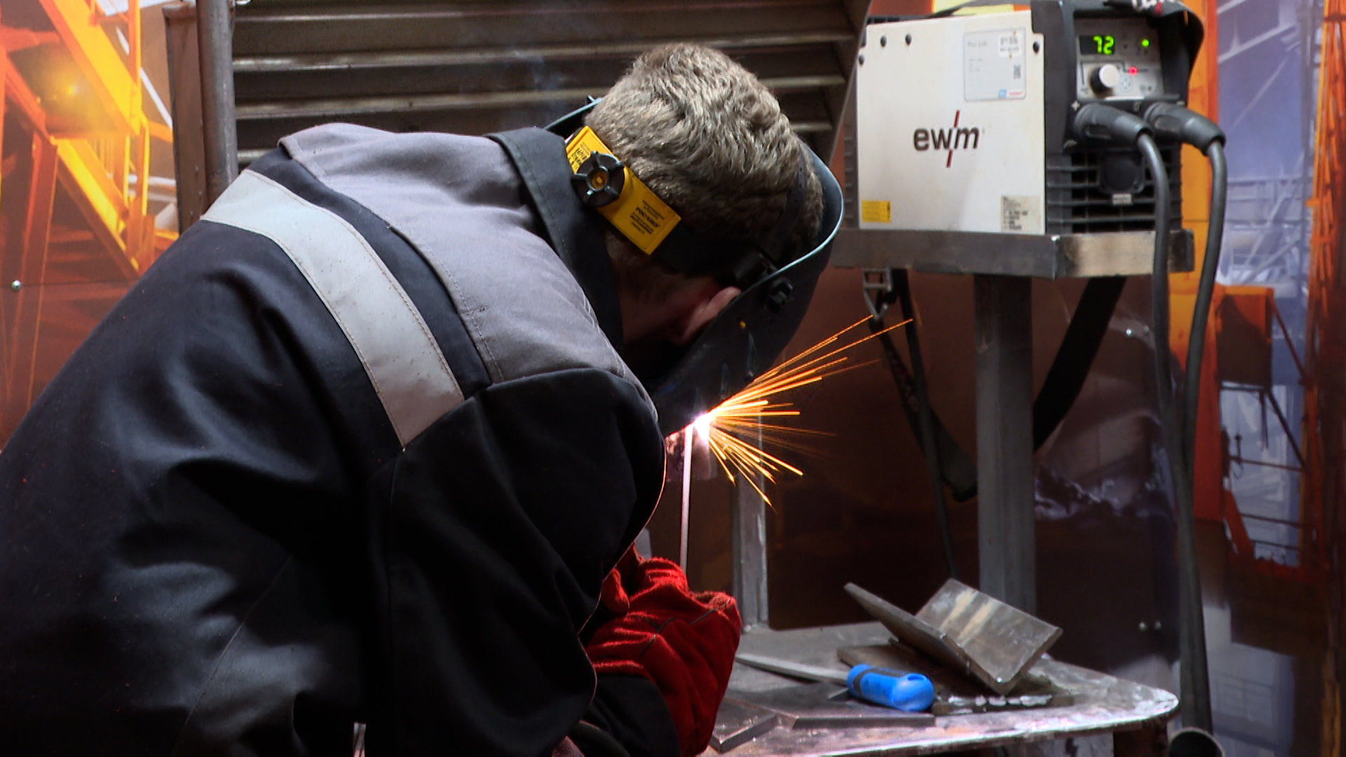 сварщик рд накс. сварочные видео. фото сварочных работ автомобиля. малярные работы автомобиля. сварочные видео.