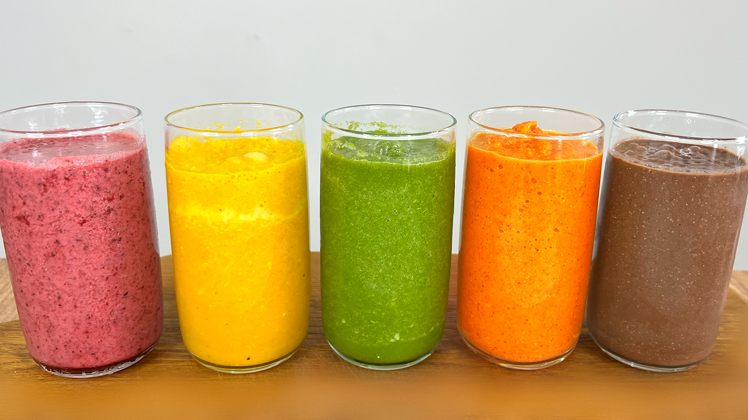 энергетический коктейль. натуральные фруктовые энергетические коктейли. фруктовый смузи. золотая жменька масло. рецепт домашнего энергетика.