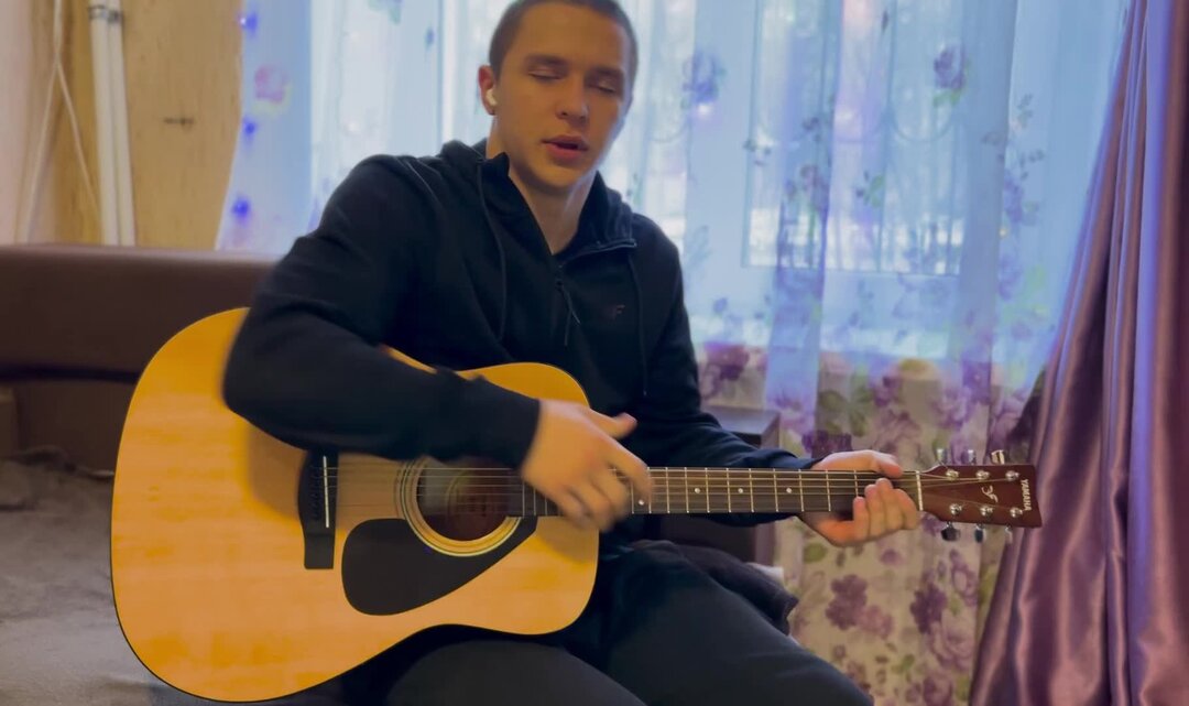 скрип колеса разбор на гитаре. жил один скрипач группа участники учалы. скрипач под гитару. казиев казан наглухо обкуренный скрипач. скрипач под гитару.