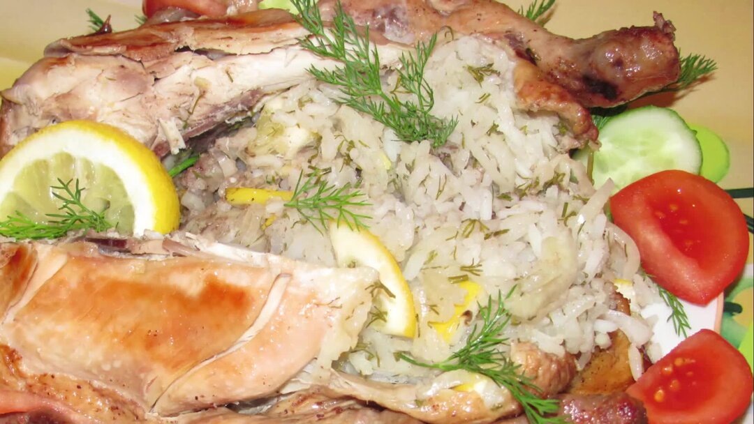 Курица фаршированная рисом и грибами