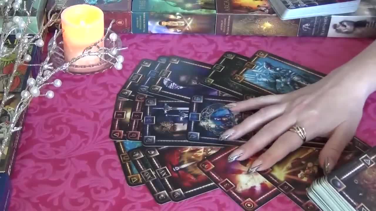 Тайные знания таро дзен новые расклады. Таро Анны к. Вселенная Таро. Anna Tarot о он задумал его планы на вс. Гадание ответ Вселенной