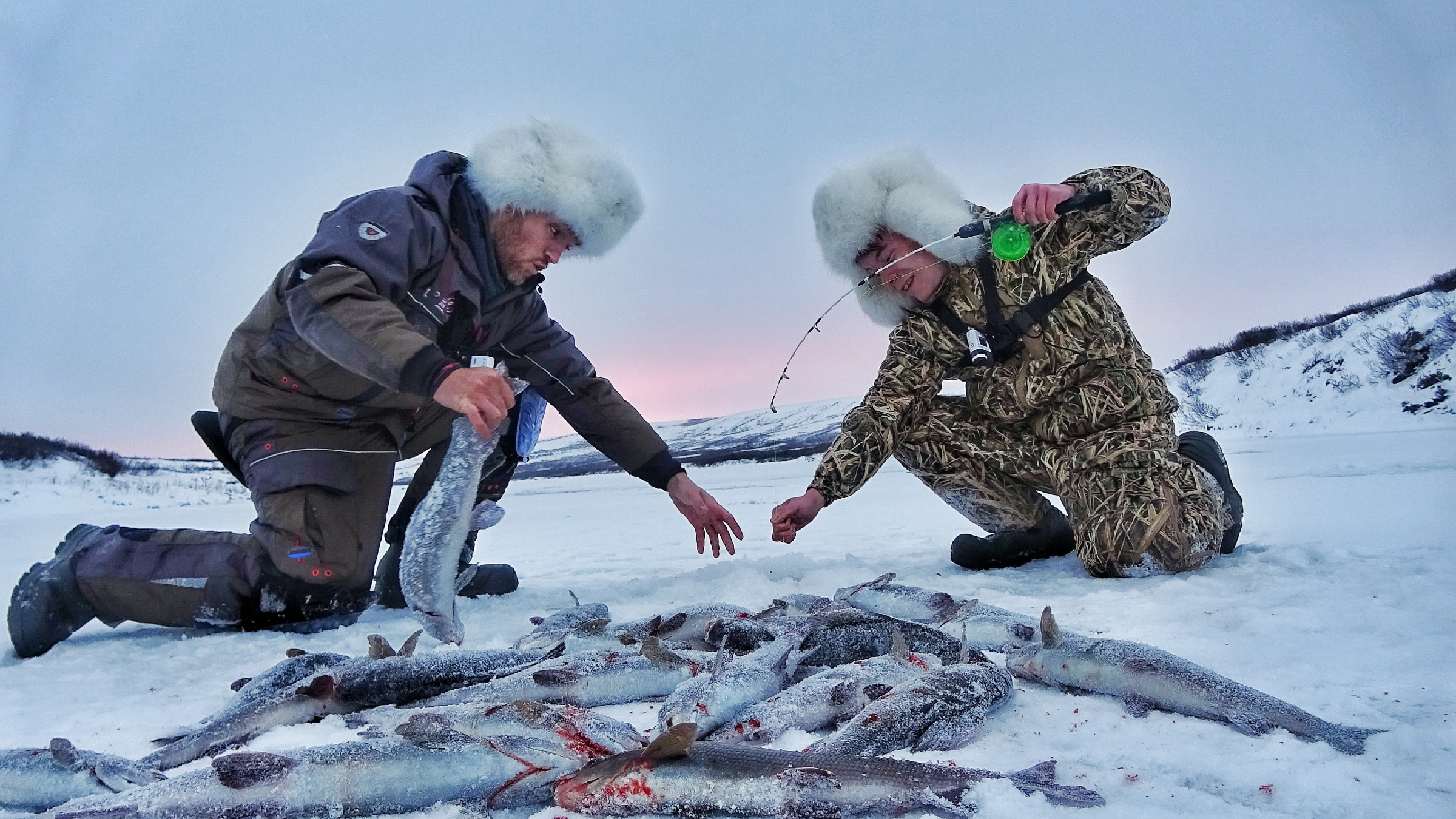 Рыбалка на севере форум 2022. Рыбаки на севере. Рыба на льду. Ловля рыбы.