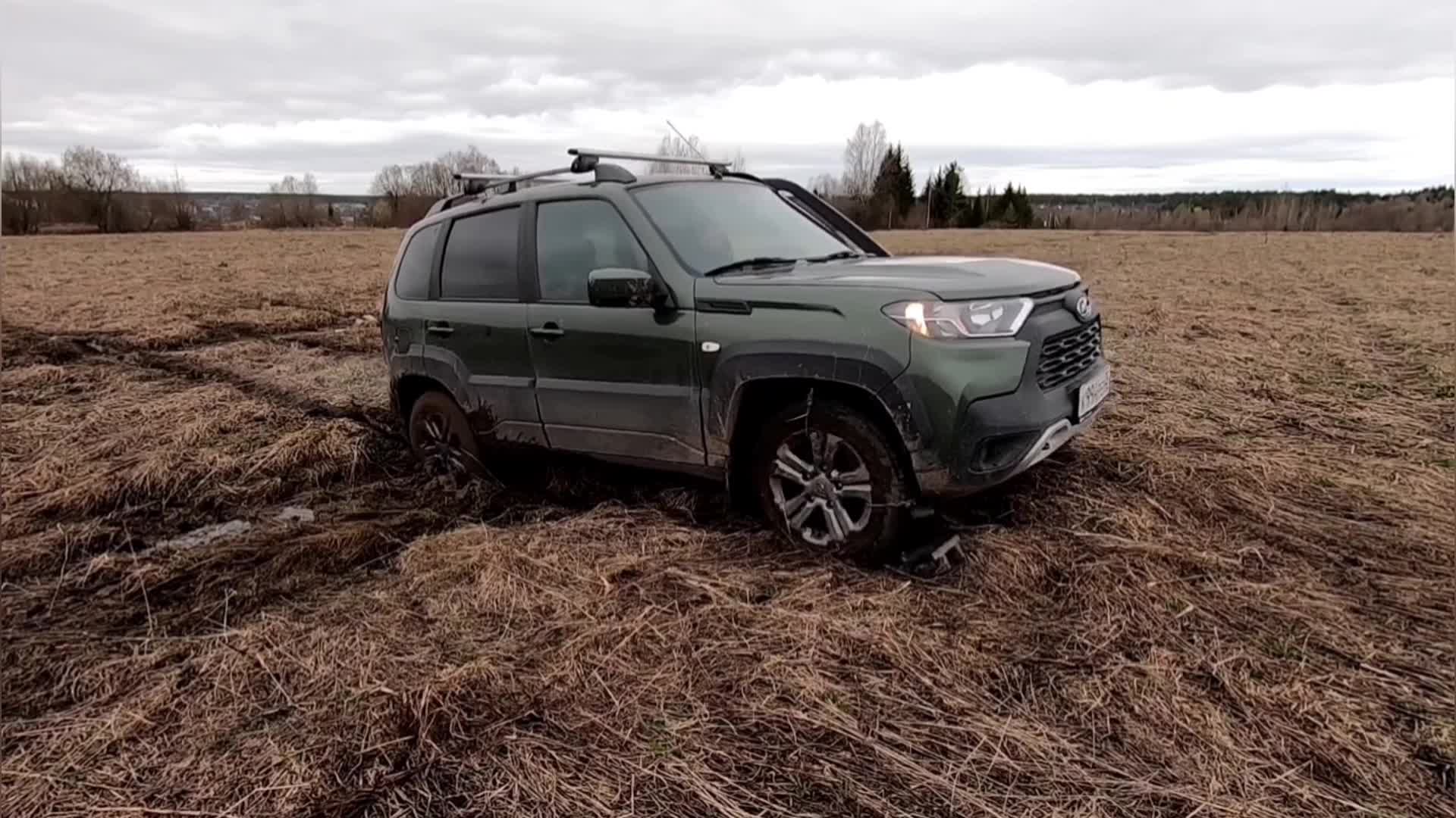 Нивы тревел на бездорожье видео. Нива Тревел на бездорожье.
