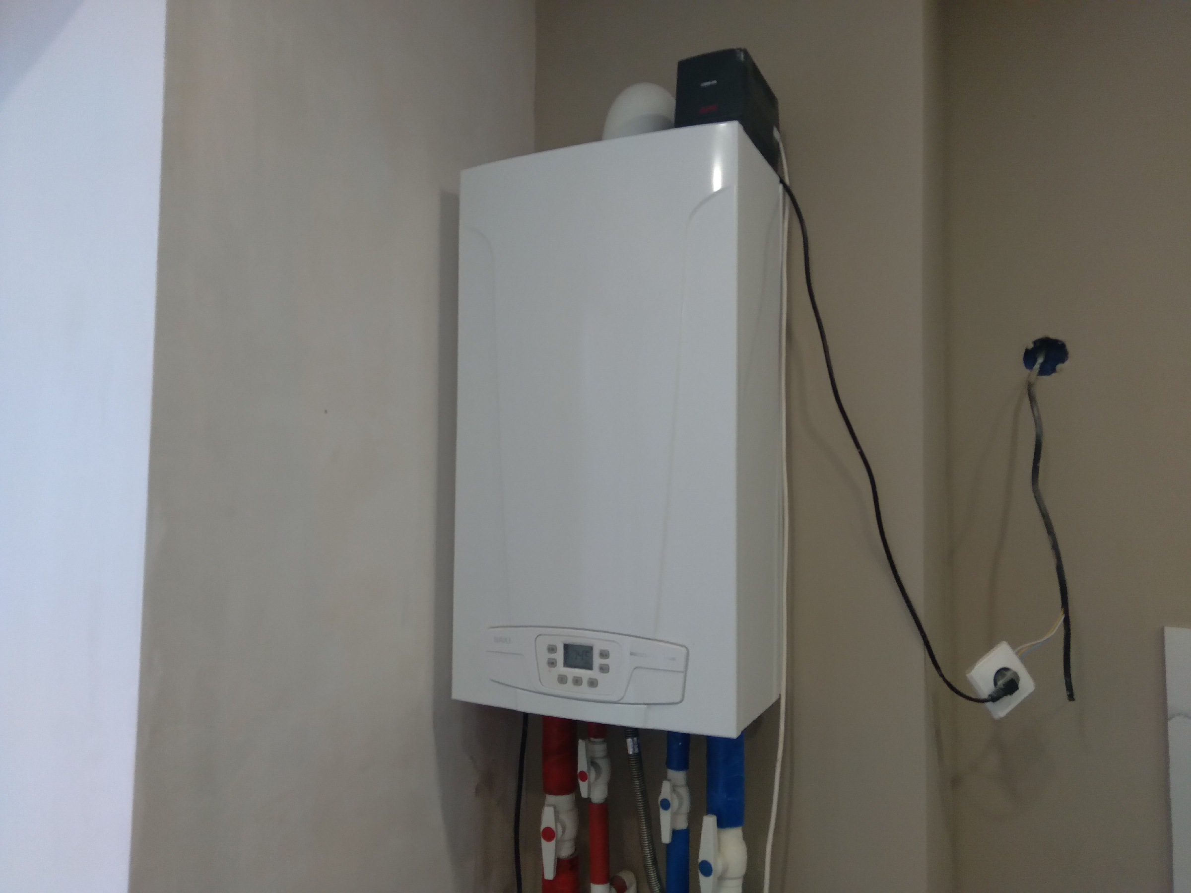 Baxi slim 1. Котлы колонки baxi. Снять крышку котла бакси. Baxi eco 240 i взрывной чертеж. 400 кнопки.