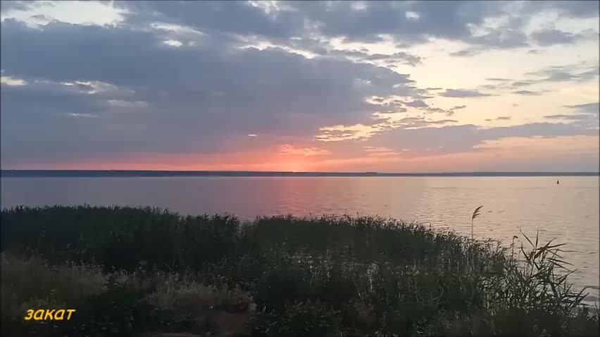 Красивый закат на Сурском водохранилище