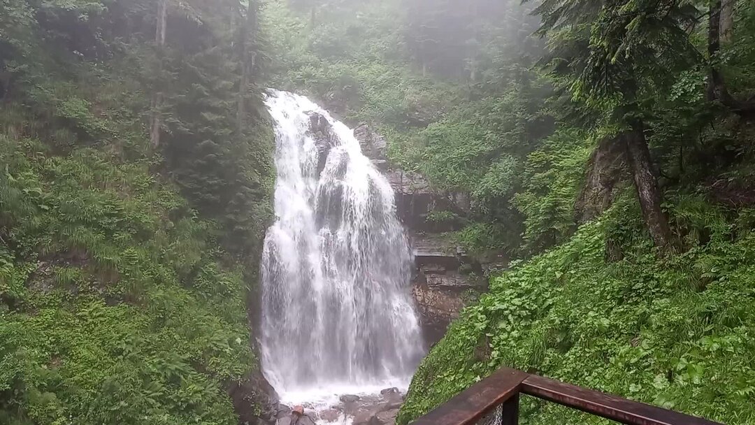 Красная Поляна водопады Менделиха