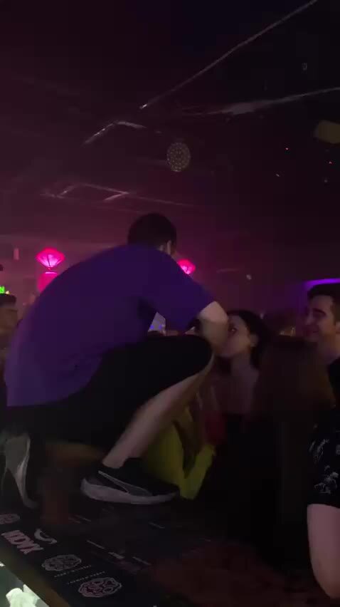 Можно хоть раз в жизни спокойно бар в москве. В какой бар сходить. В какой бар сходить. В какой бар сходить. Пивной бар.