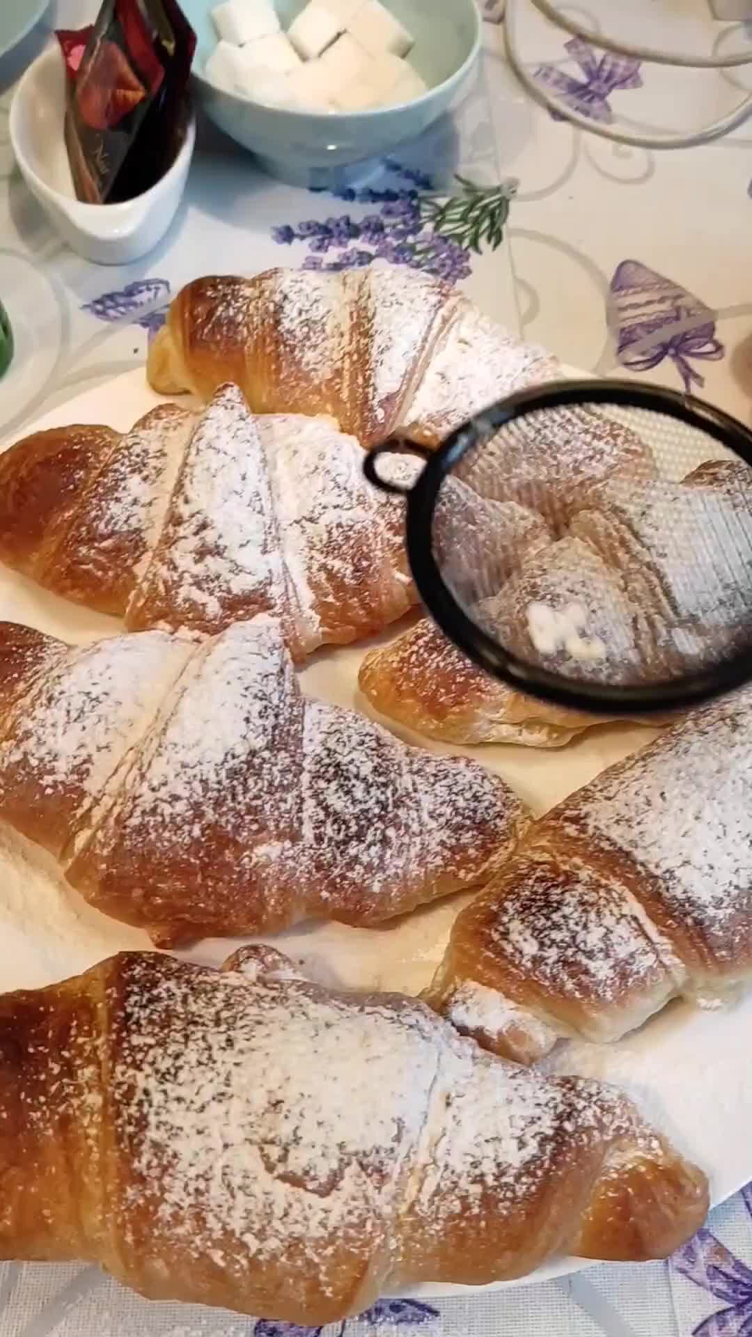 Тип Топ Тв | 🥐🥐🥐Круассаны из 🐥Чижика и творожный сыр Светаево созданы  друг для друга 👌@tiptoptv | Дзен