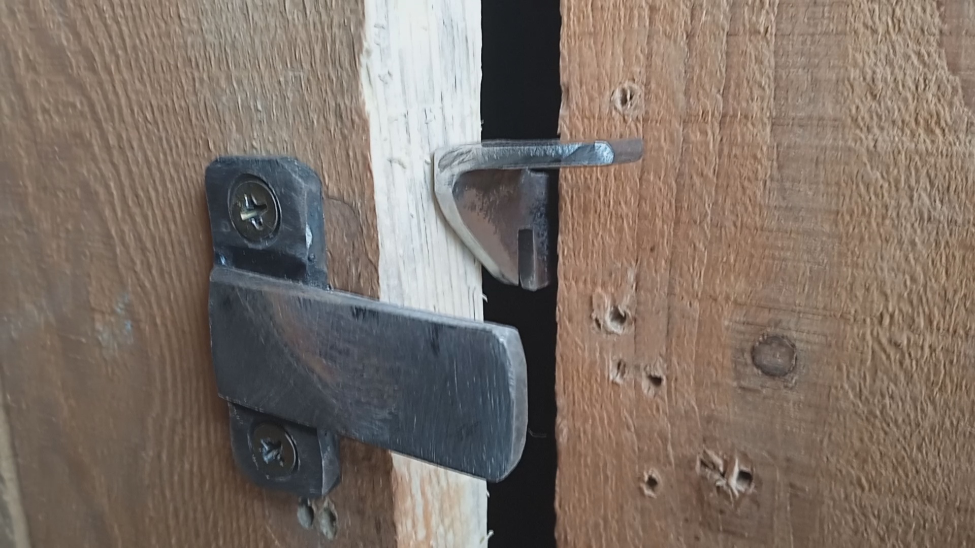 автоматическая защелка на дверь