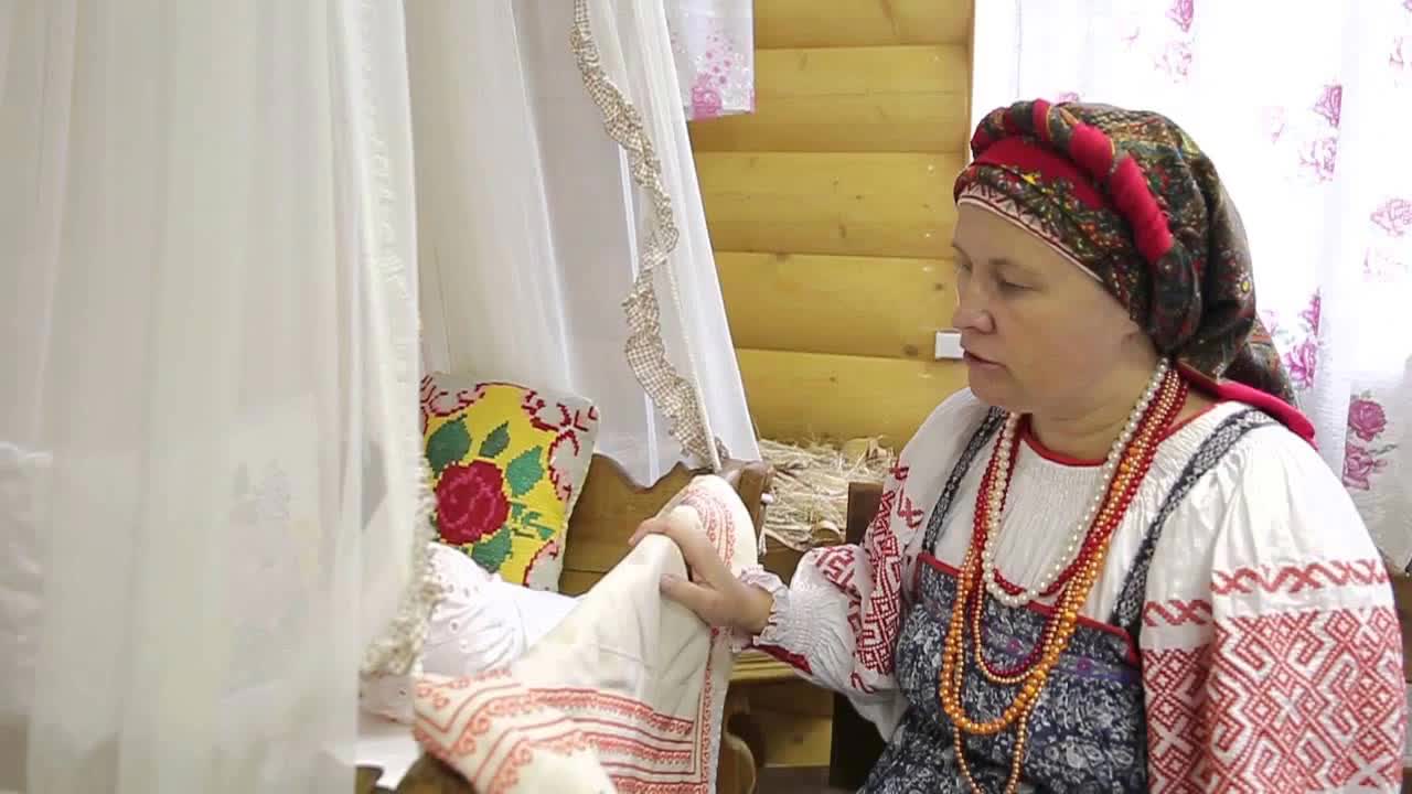 Колыбельные елены поляковой. Фольклор колыбель. Русские колыбели. Материнский фольклор. Казачка у колыбели.