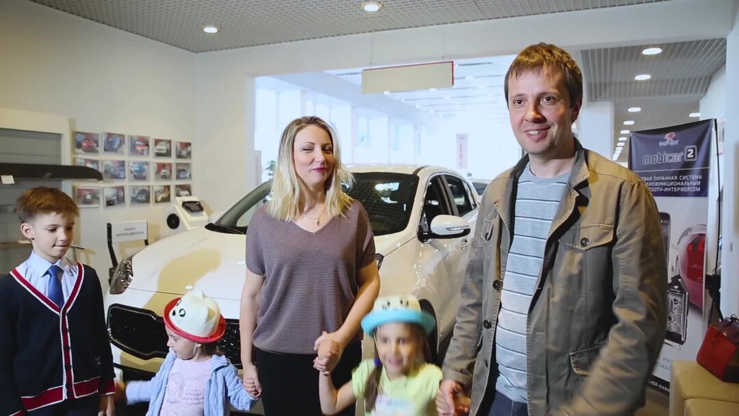 Фаворит моторс сотрудники. Фаворит моторс вакансии. First motors автосалон москва. Фаворит моторс новосибирск. Favorit motors логотип.