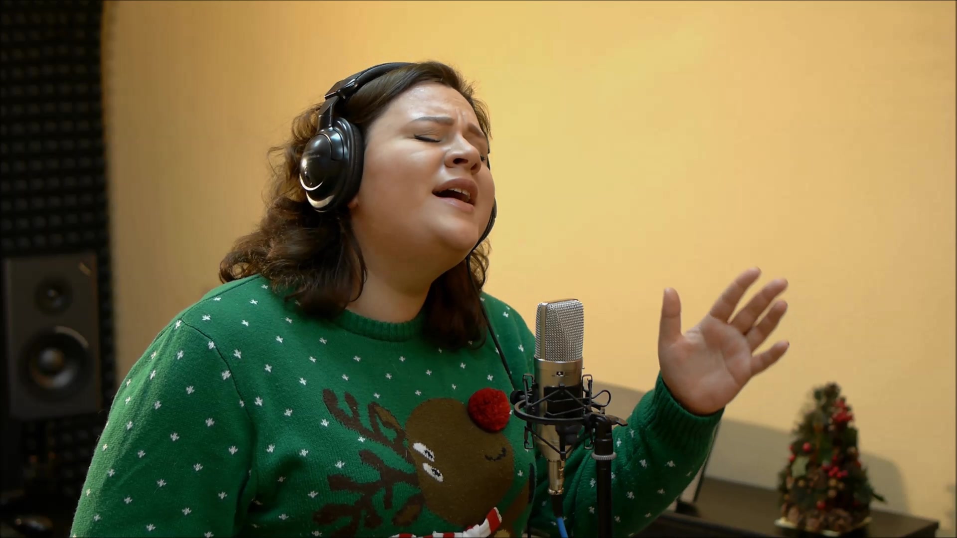 Группа wham last christmas. Last christmas клип. Wham last christmas. George michael wham last christmas. Wham last christmas.