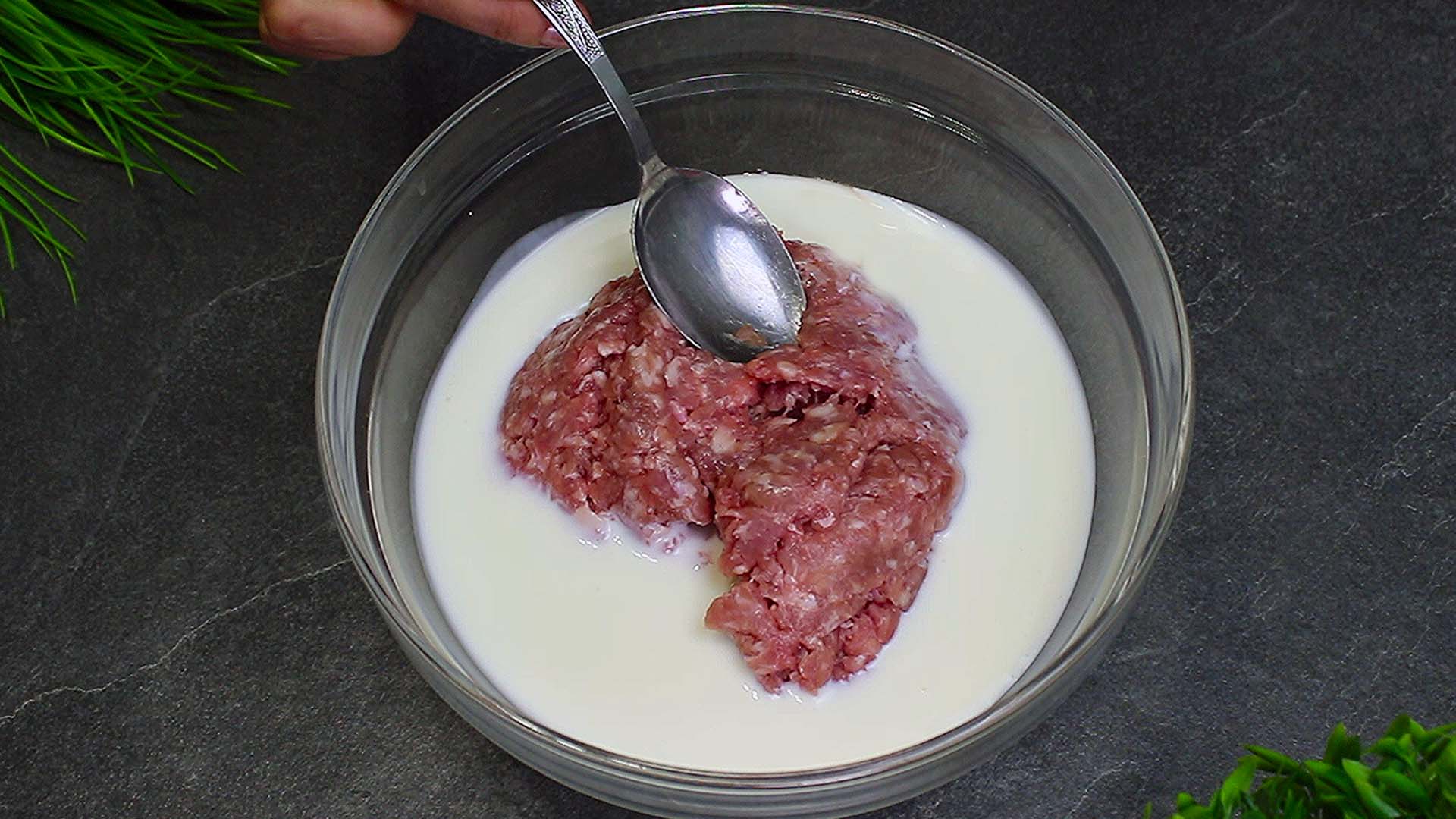 Добавляю в фарш кефир. Добавляю в фарш кефир. Кефир фарш это шедевр вкусное блюдо из кефира и фарша. Добавляю в фарш кефир. Кефир фарш яйцо.